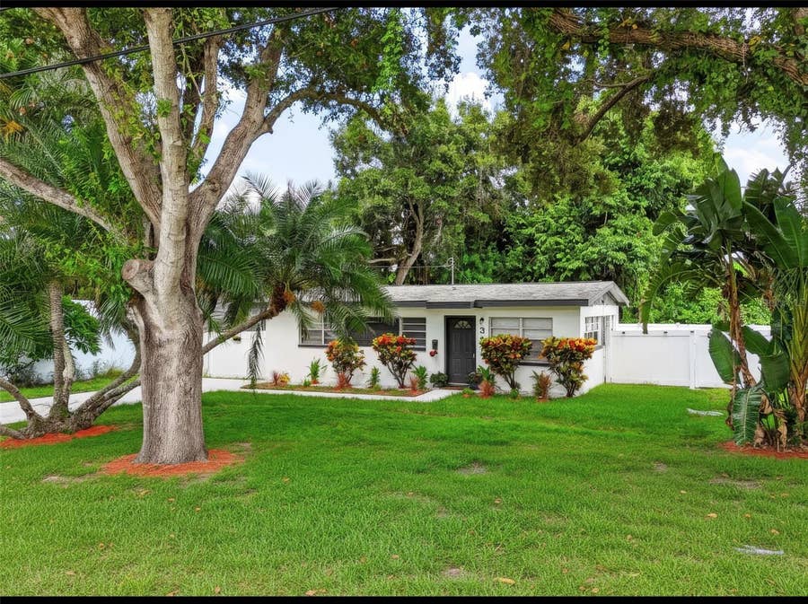 Property photo for 327 BARBARA CIRCLE, Belleair, FL