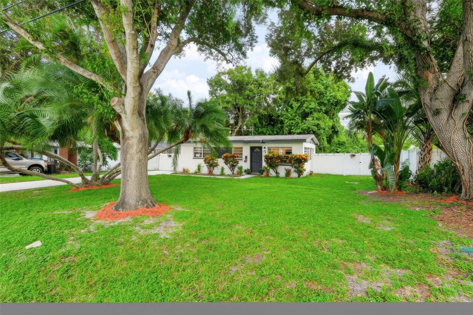 327 BARBARA CIRCLE, Belleair, FL 33756 327 BARBARA CIRCLE, Belleair, FL 33756