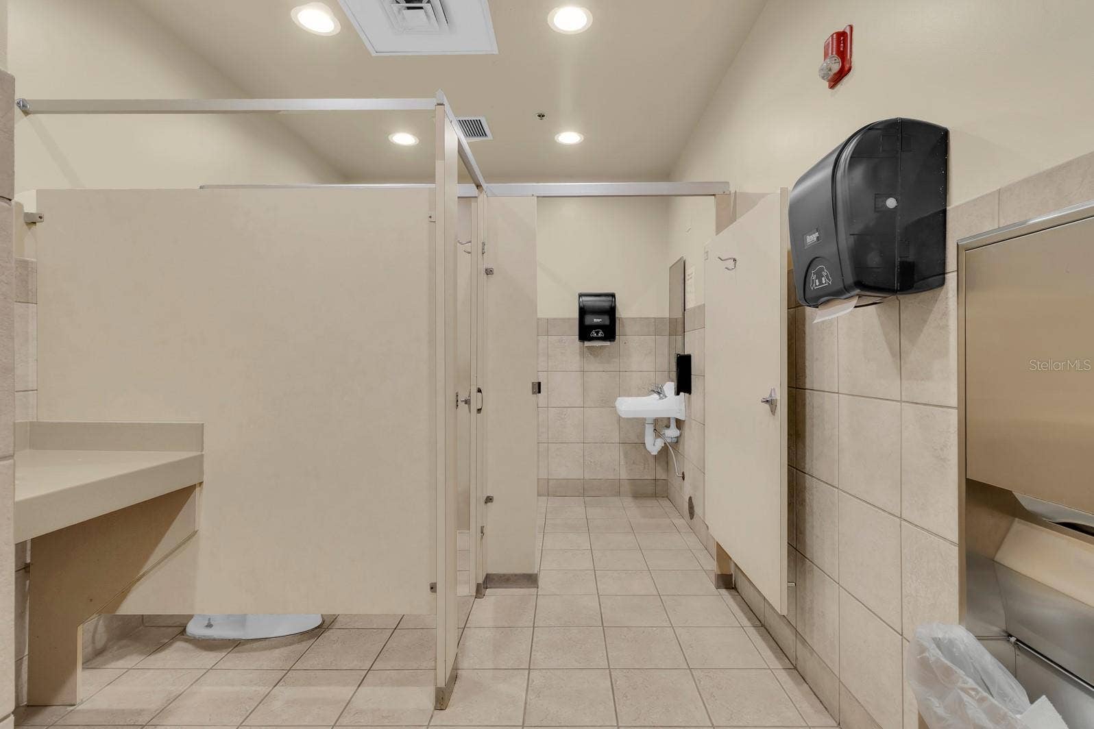 1201 E OAK STREET, Kissimmee, FL 34744 Interior View of Bathrooms