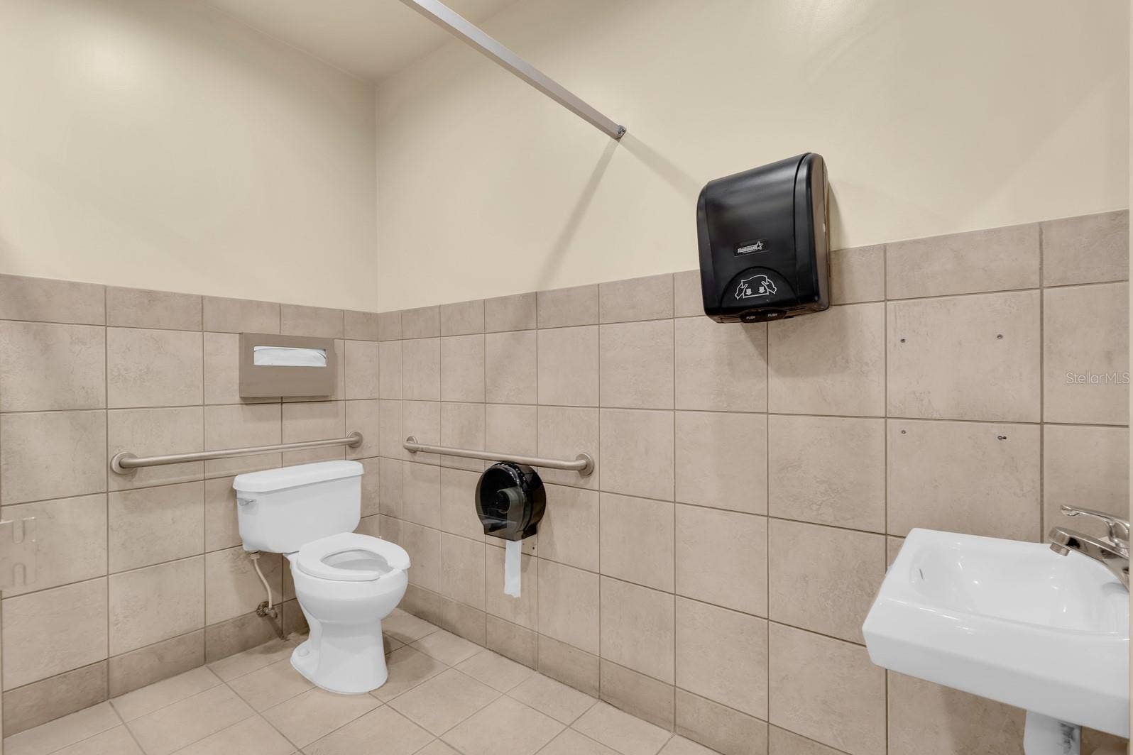 1201 E OAK STREET, Kissimmee, FL 34744 1201 E OAK STREET, Kissimmee, FL 34744