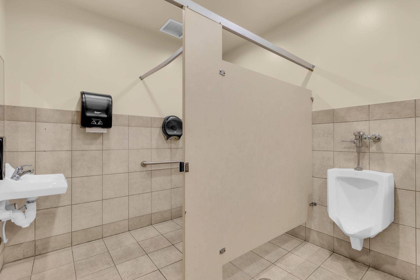 1201 E OAK STREET, Kissimmee, FL 34744 1201 E OAK STREET, Kissimmee, FL 34744