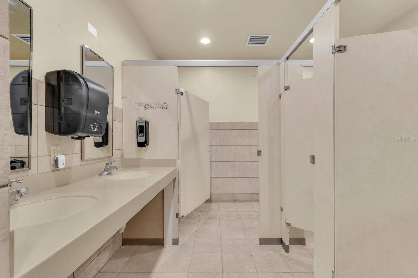 1201 E OAK STREET, Kissimmee, FL 34744 1201 E OAK STREET, Kissimmee, FL 34744
