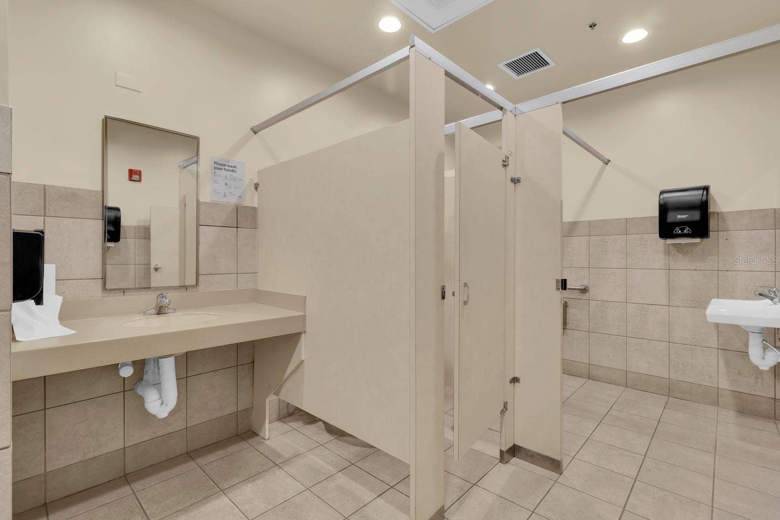 1201 E OAK STREET, Kissimmee, FL 34744 1201 E OAK STREET, Kissimmee, FL 34744