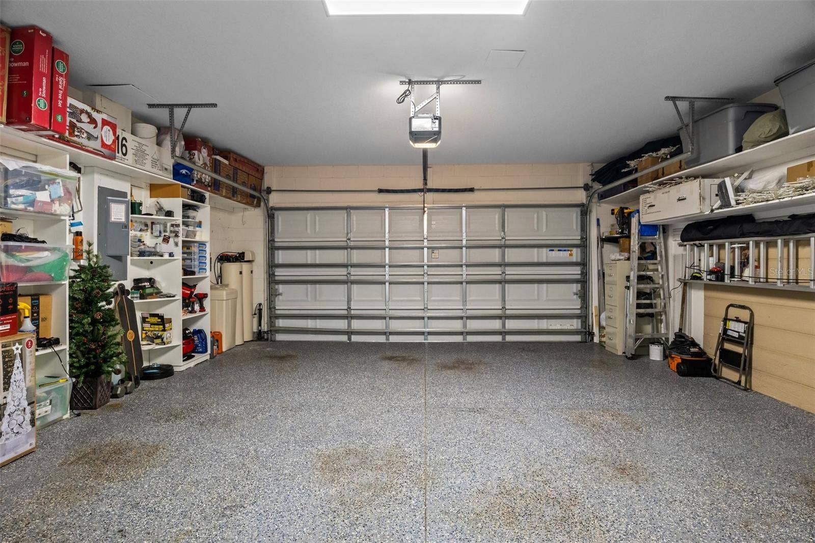 2460 WHITE POPPY DRIVE, Kissimmee, FL 34747 Garage