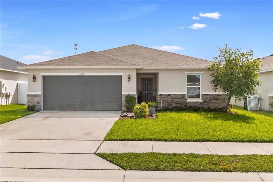 Property photo for 1409 MATTIE POINTE LANE, Auburndale, FL