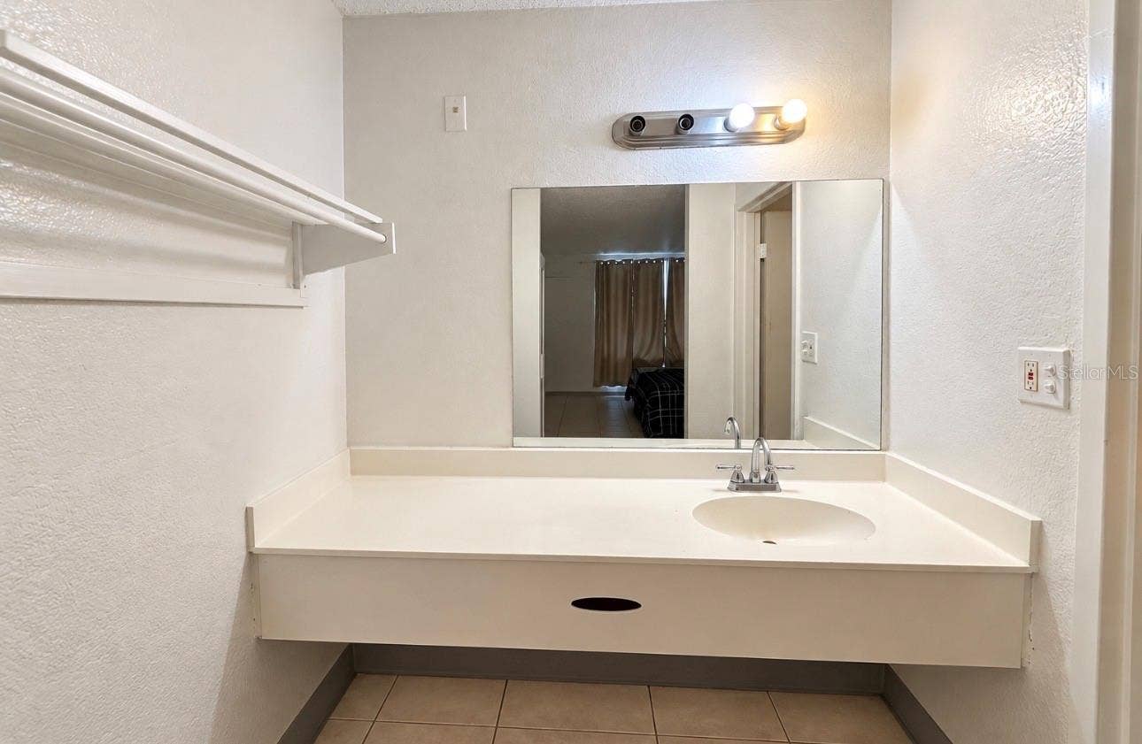7900 S ORANGE BLOSSOM TRAIL, #2002, Orlando, FL 32809 7900 S ORANGE BLOSSOM TRAIL, #2002, Orlando, FL 32809