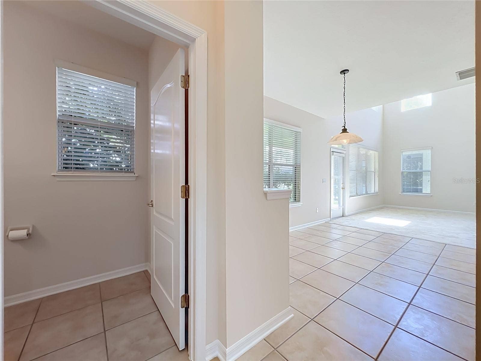 12809 HOLDENBURY LANE, Windermere, FL 34786 1st floor 1/2 bath off the dinette/kitchen area