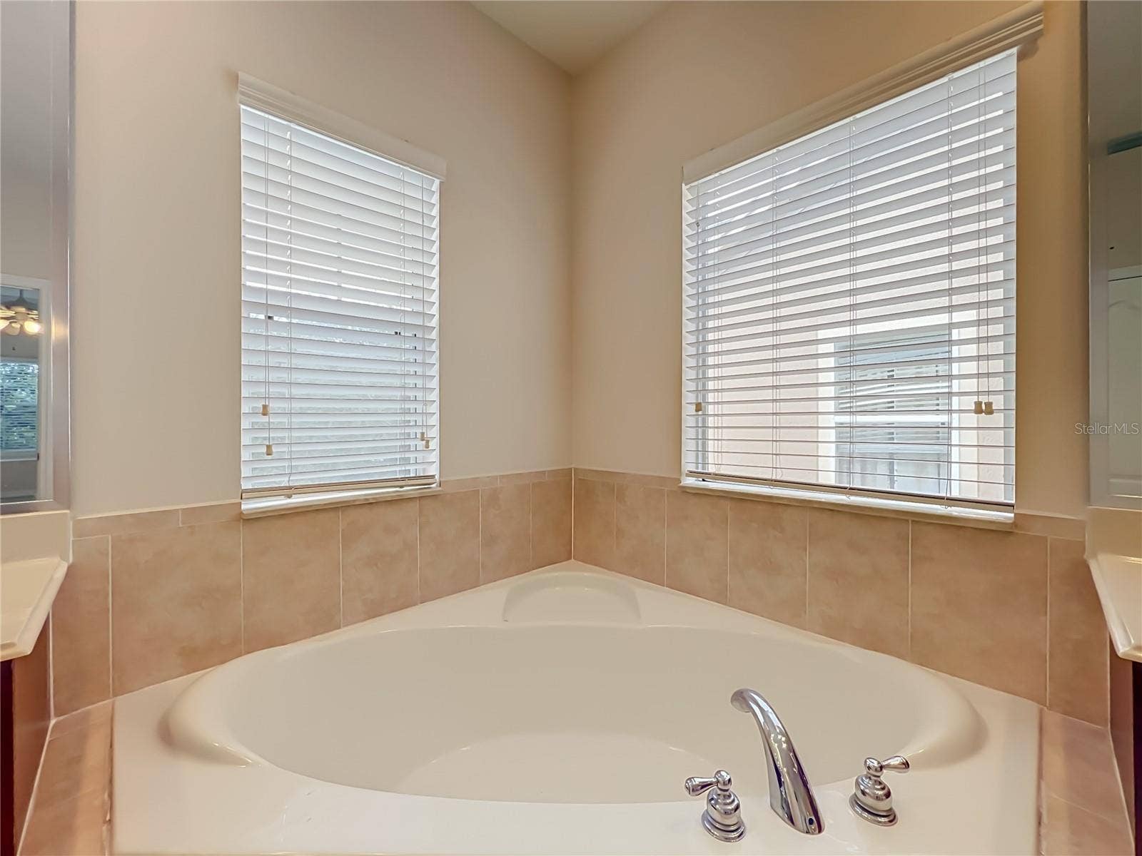 12809 HOLDENBURY LANE, Windermere, FL 34786 Garden tub