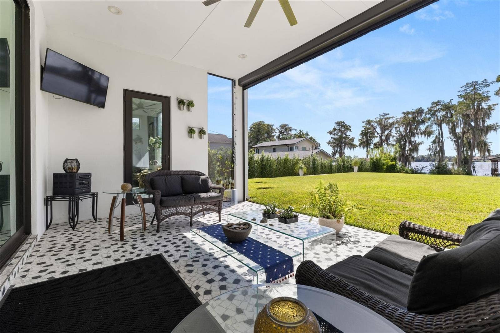 Multiple exterior access points