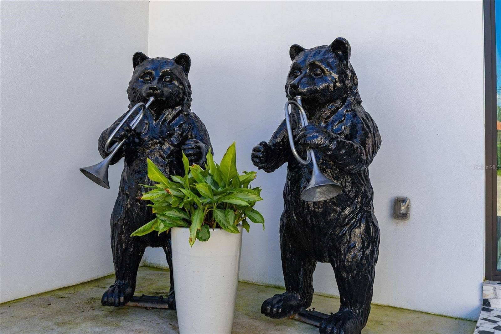 Bear statues outside