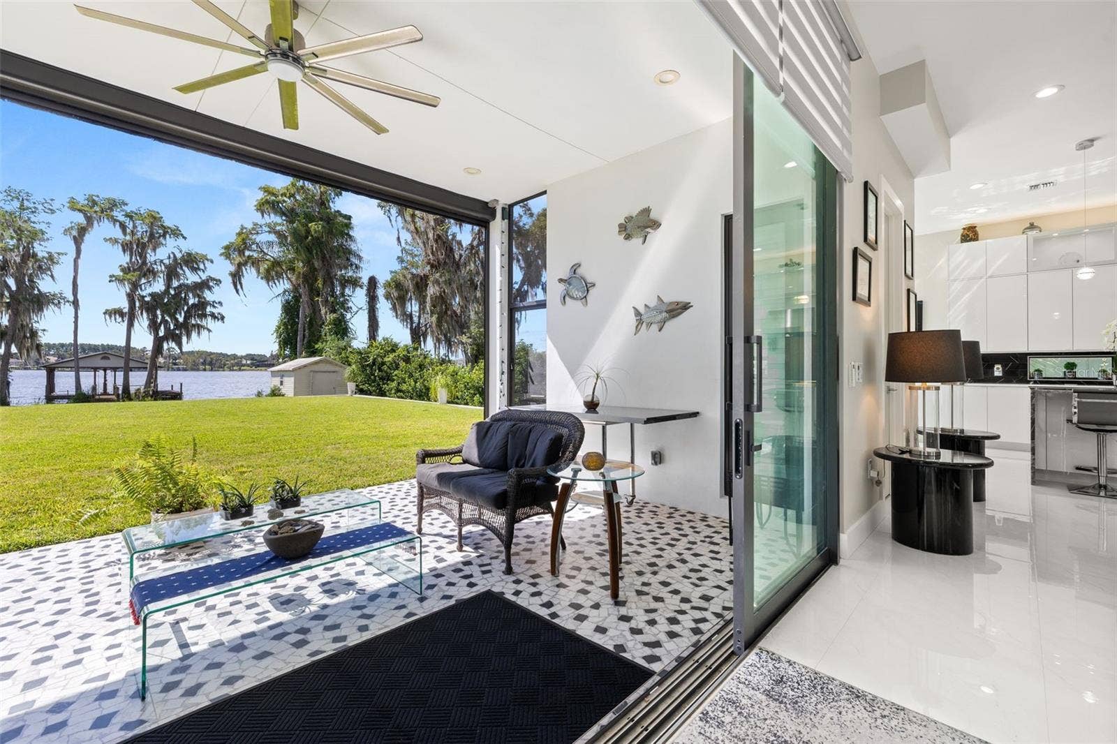 Pocketing sliding doors