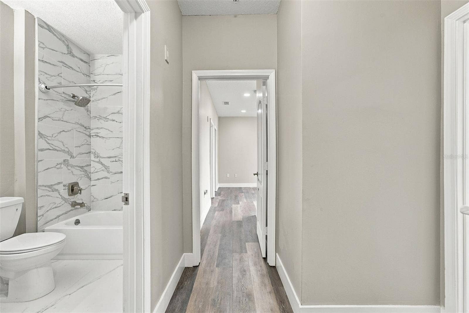 12020 VILLANOVA DRIVE, #107, Orlando, FL 32837 Third-floor hallway bathroom.