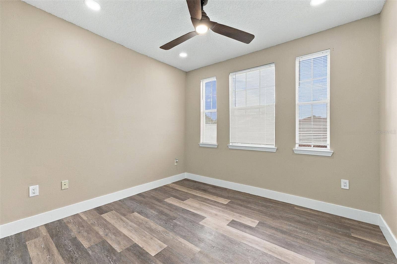 12020 VILLANOVA DRIVE, #107, Orlando, FL 32837 Third-floor bedroom (Room 3)