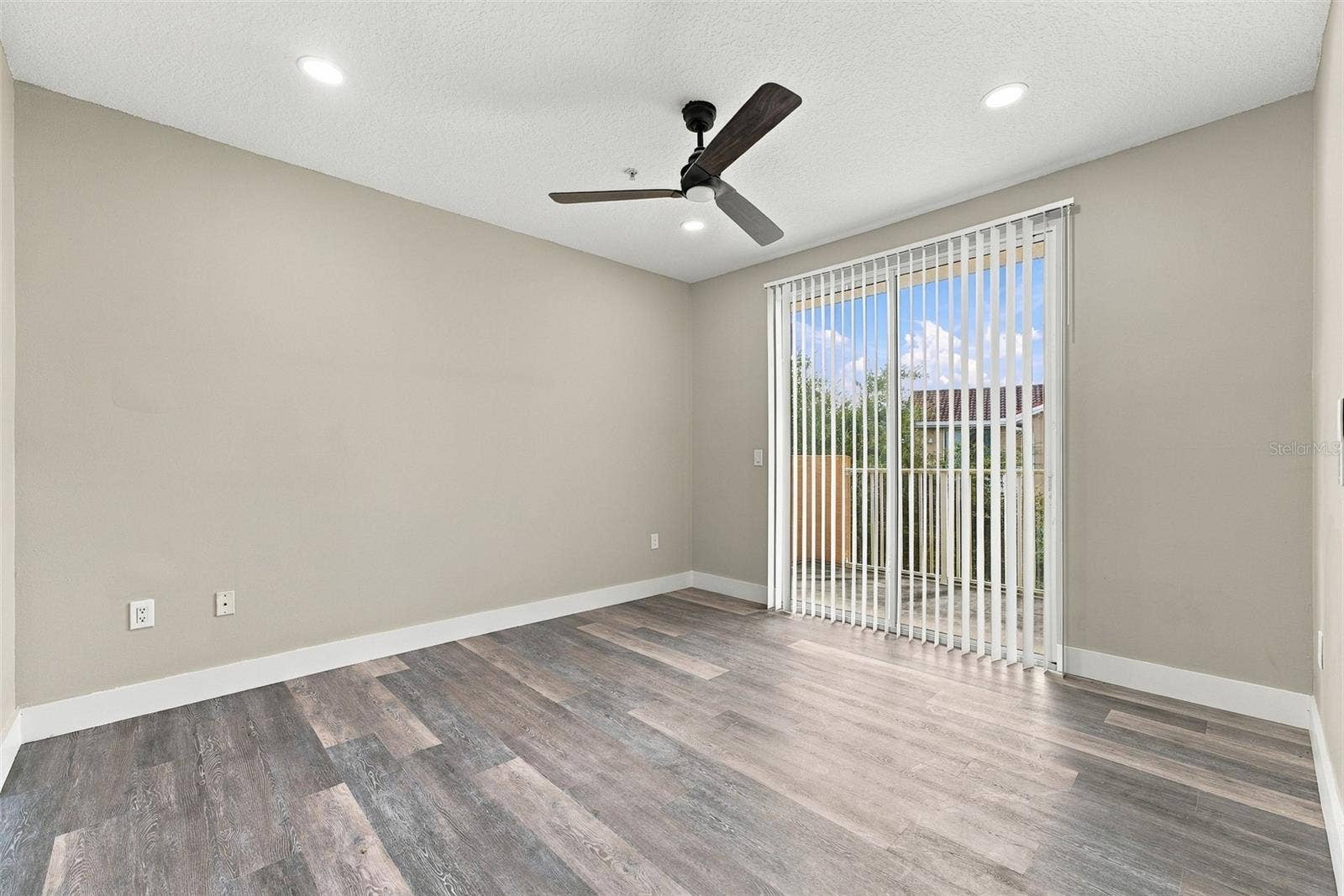 12020 VILLANOVA DRIVE, #107, Orlando, FL 32837 Third floor, second master bedroom.