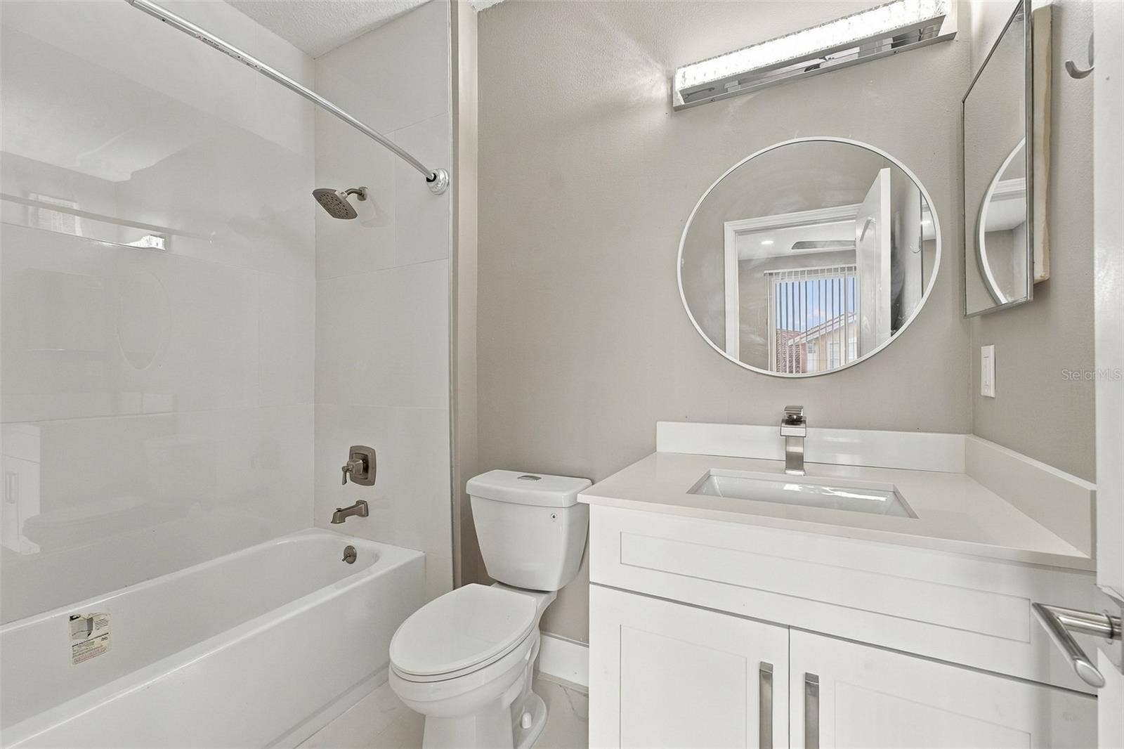 12020 VILLANOVA DRIVE, #107, Orlando, FL 32837 Third-floor master bathroom (Bathroom 2)
