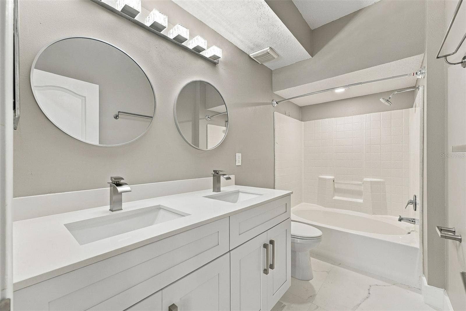 12020 VILLANOVA DRIVE, #107, Orlando, FL 32837 Master bath.