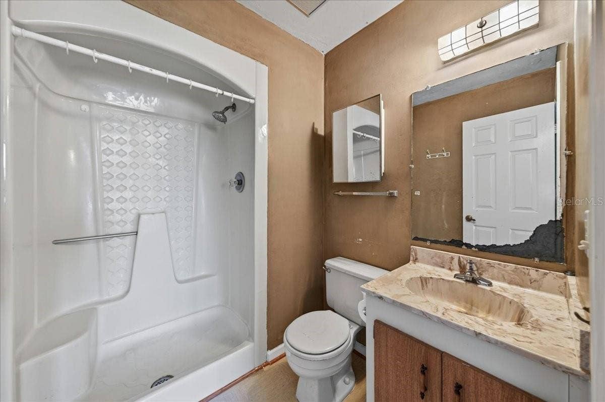Unit 841 ensuite bathroom to bedroom 2