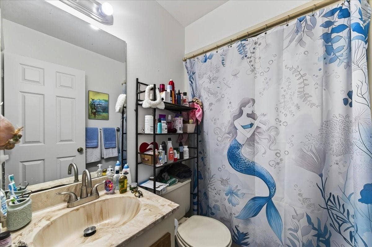 Unit 847 ensuite bathroom to bedroom 2