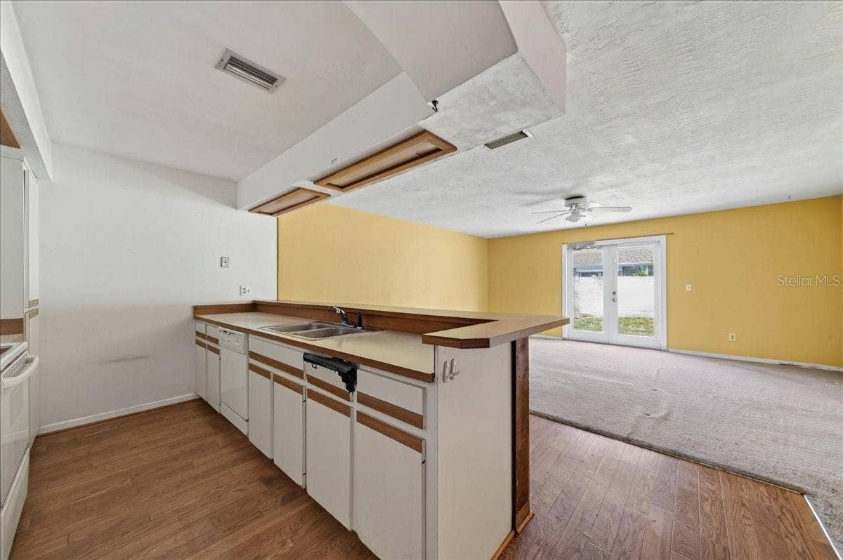 Unit 841 Kitchen