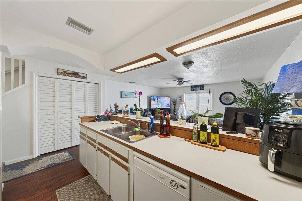 Unit 847 Kitchen