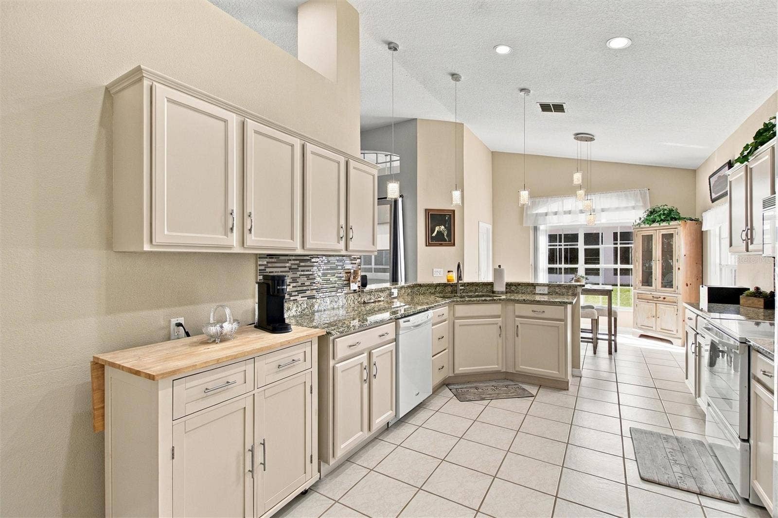 217 FLEMING LN, Davenport, FL 33837 Rolling cart