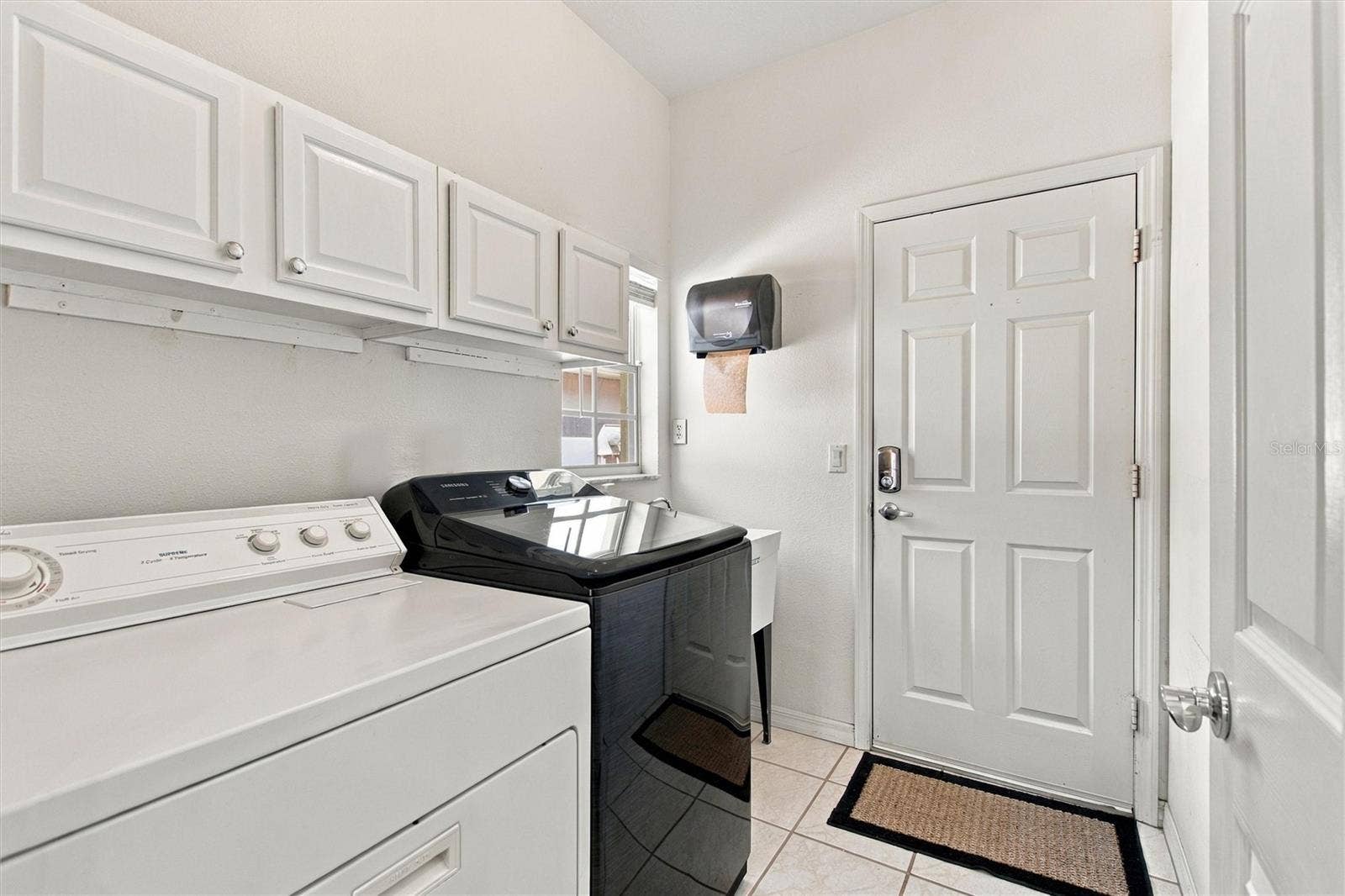 217 FLEMING LN, Davenport, FL 33837 Corridor laundry