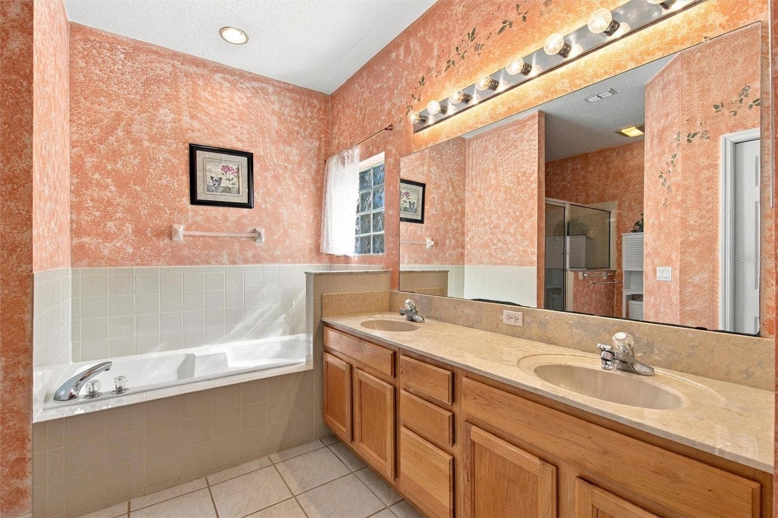 217 FLEMING LN, Davenport, FL 33837 Primary bathroom