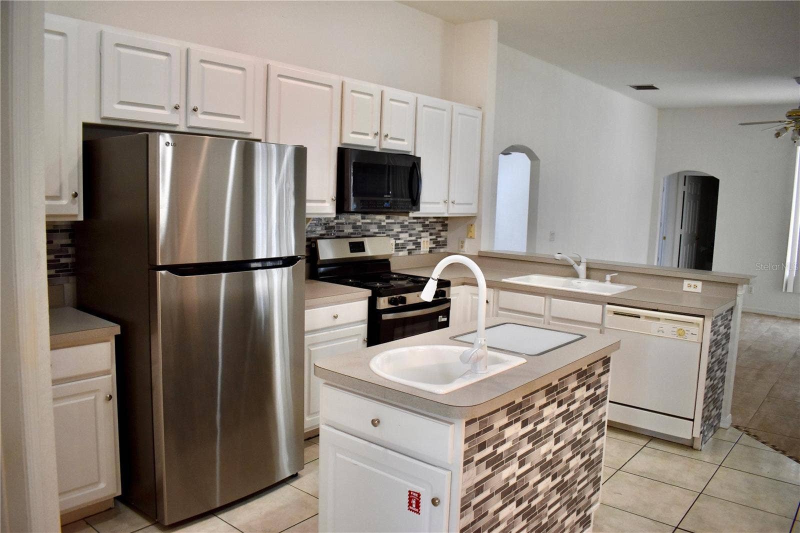 957 VIA BIANCA DRIVE, Davenport, FL 33896