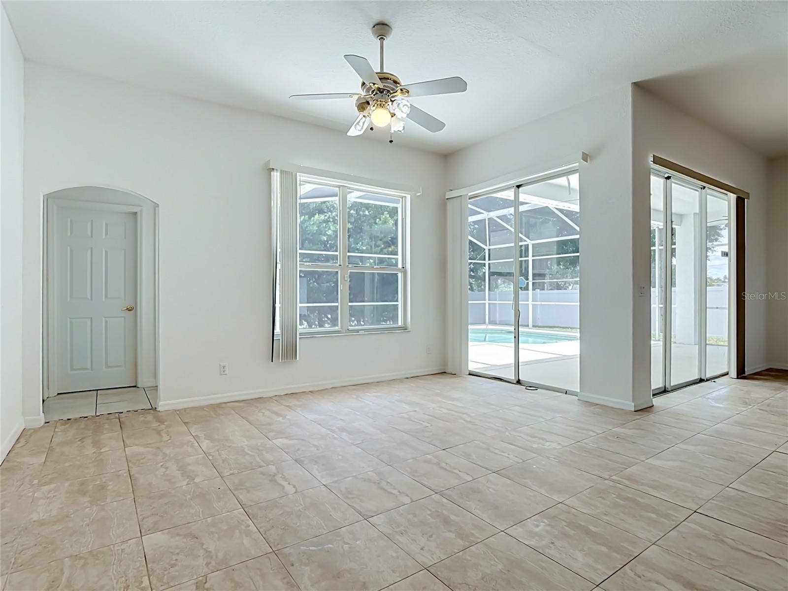 957 VIA BIANCA DRIVE, Davenport, FL 33896