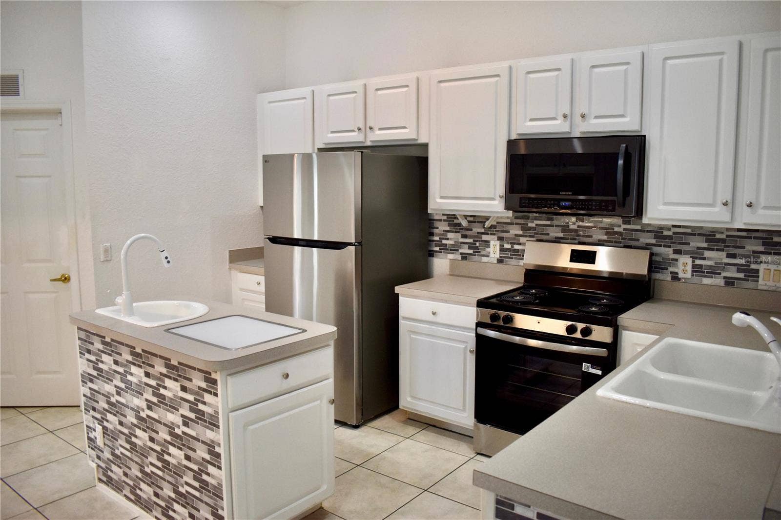 957 VIA BIANCA DRIVE, Davenport, FL 33896