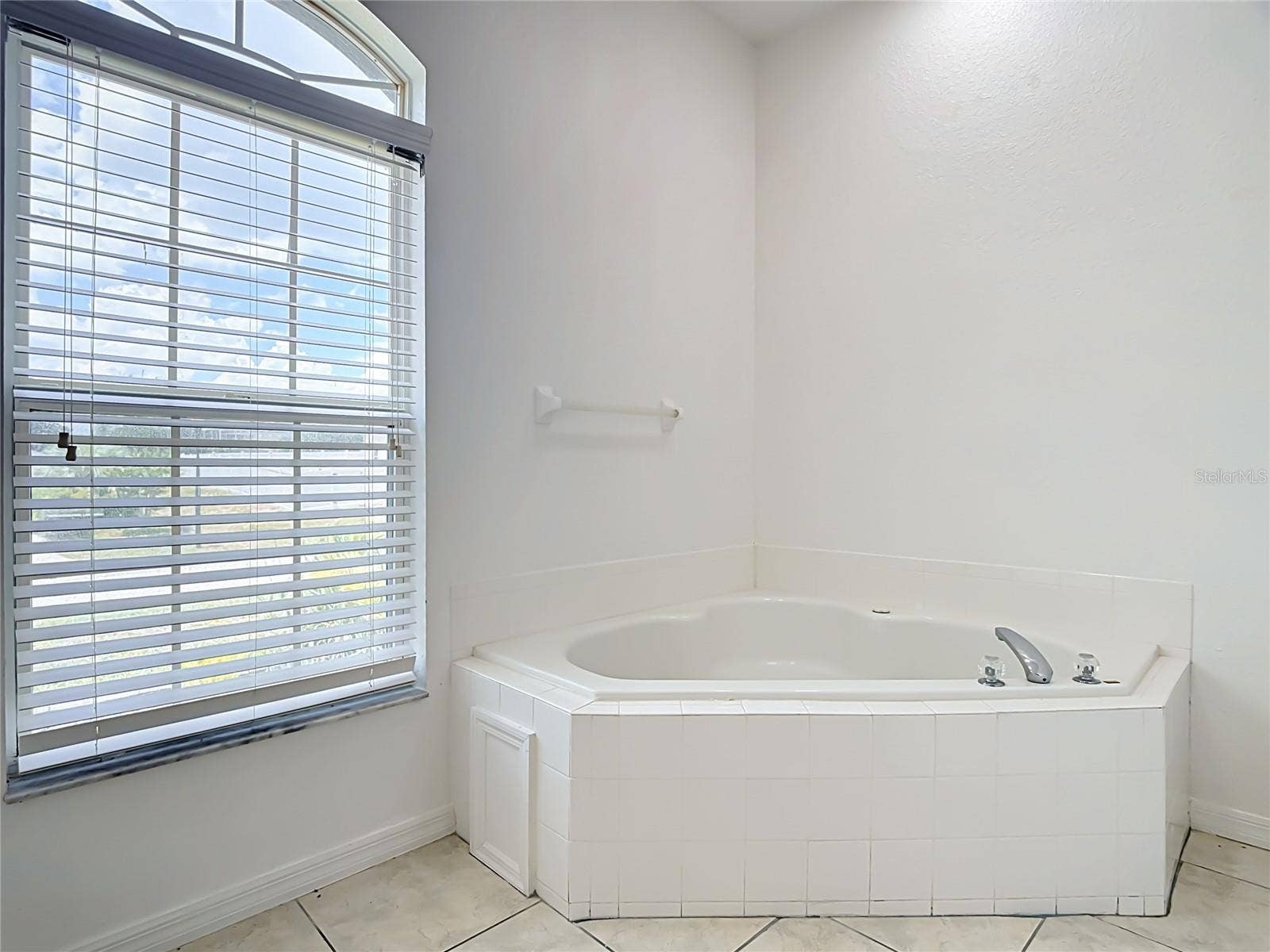 957 VIA BIANCA DRIVE, Davenport, FL 33896