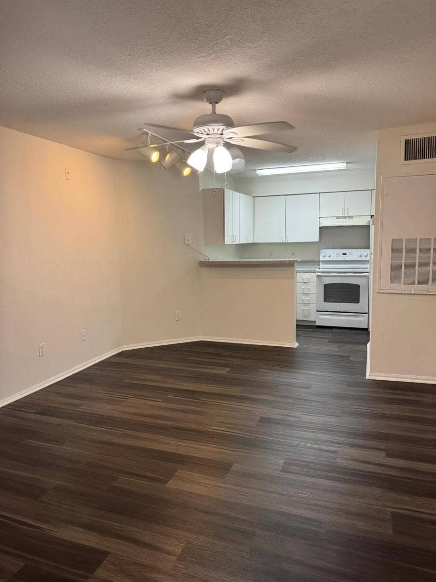 5136 PARK CENTRAL DRIVE, #223, Orlando, FL 32839 5136 PARK CENTRAL DRIVE, #223, Orlando, FL 32839
