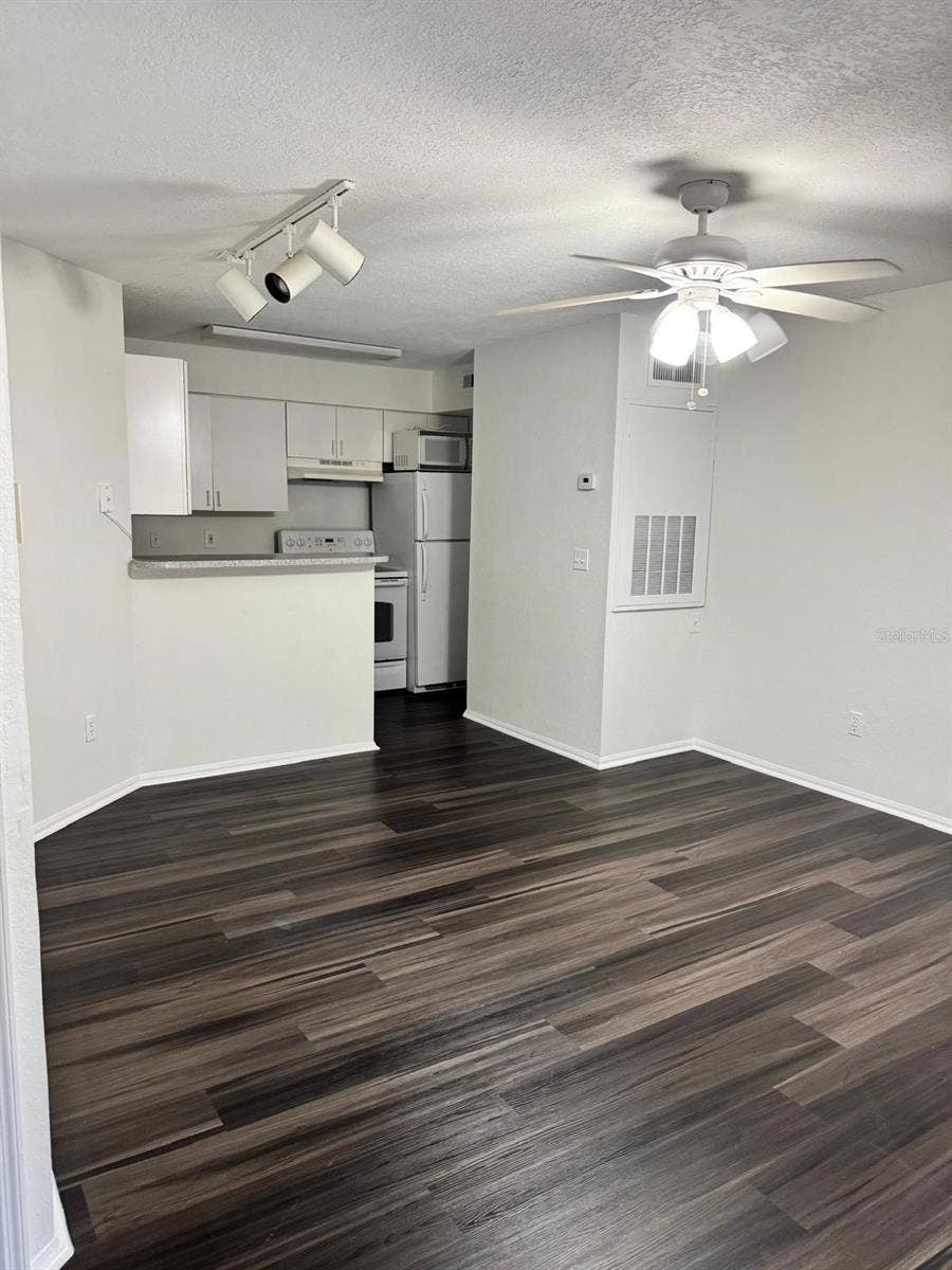 5136 PARK CENTRAL DRIVE, #223, Orlando, FL 32839 5136 PARK CENTRAL DRIVE, #223, Orlando, FL 32839