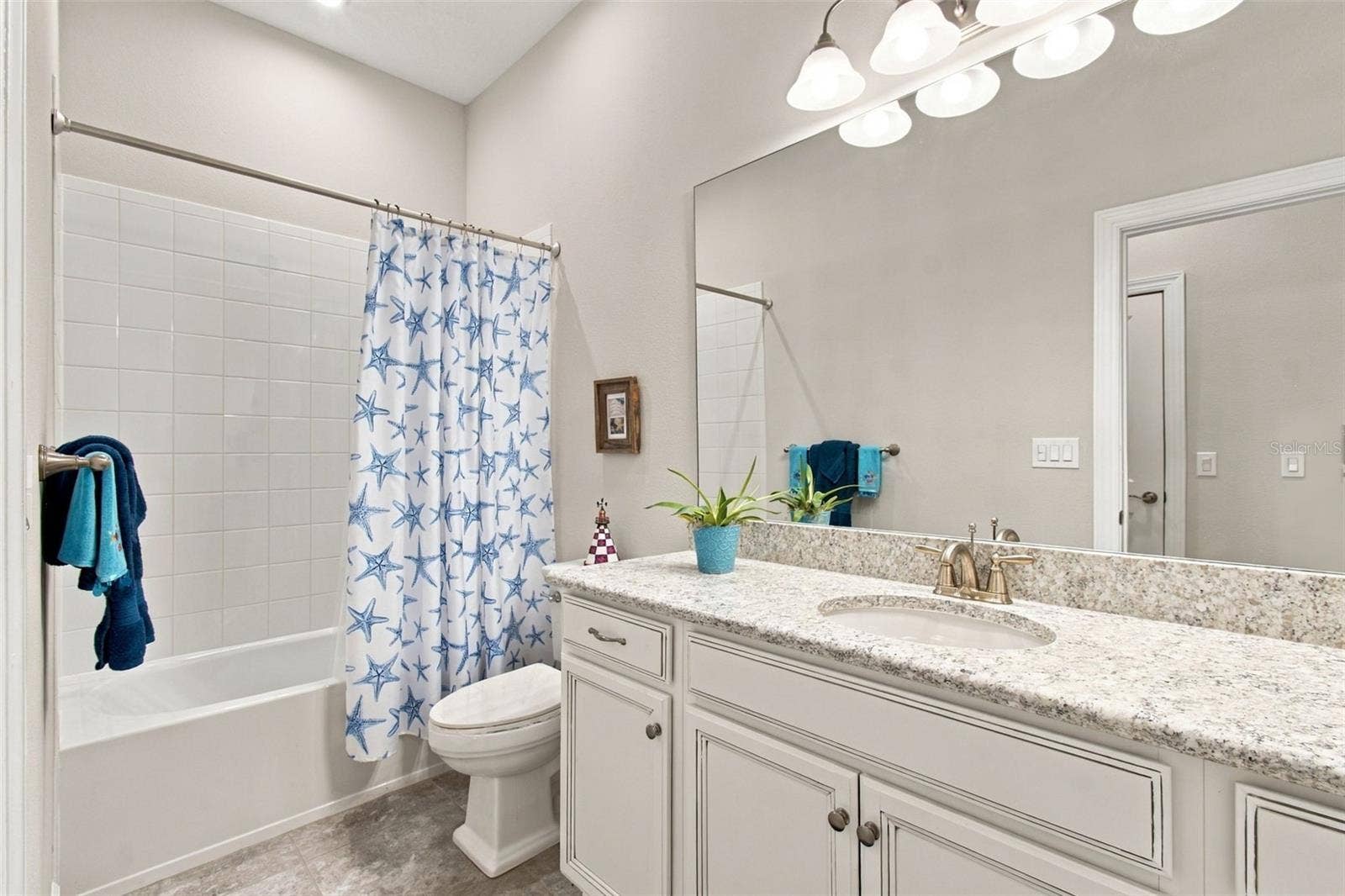 4085 VIA TOLEDO COURT, Poinciana, FL 34759 Hall Bath 3