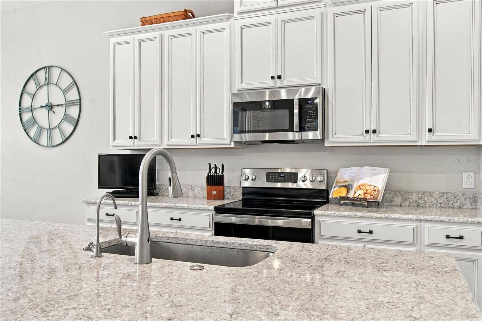 4085 VIA TOLEDO COURT, Poinciana, FL 34759 Quartz counter