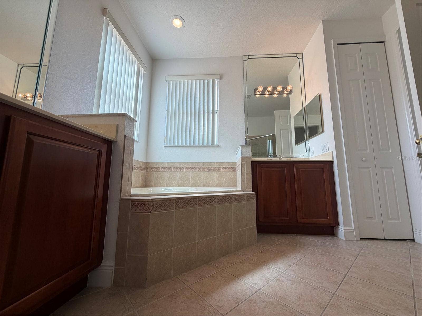 3811 EAGLE ISLES CIRCLE, Kissimmee, FL 34746 3811 EAGLE ISLES CIRCLE, Kissimmee, FL 34746