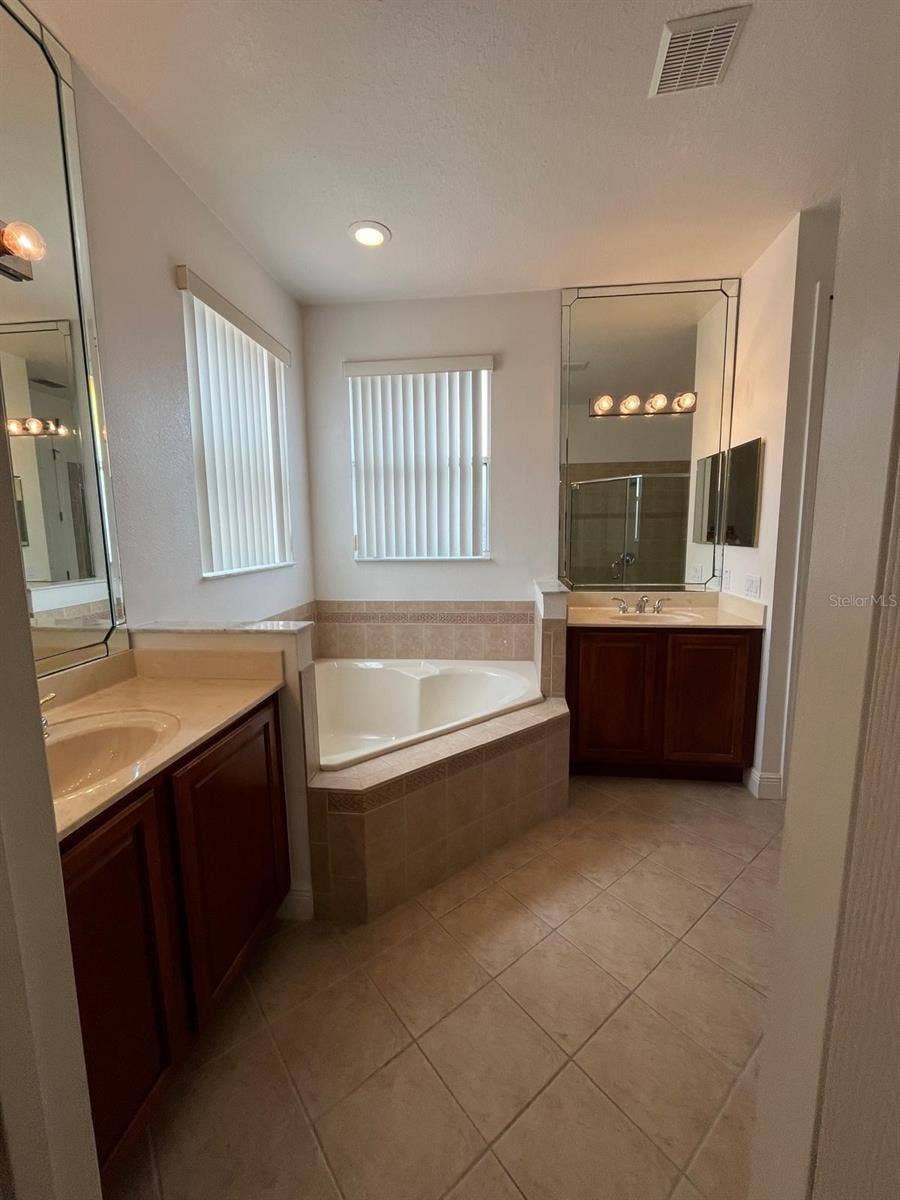 3811 EAGLE ISLES CIRCLE, Kissimmee, FL 34746 3811 EAGLE ISLES CIRCLE, Kissimmee, FL 34746