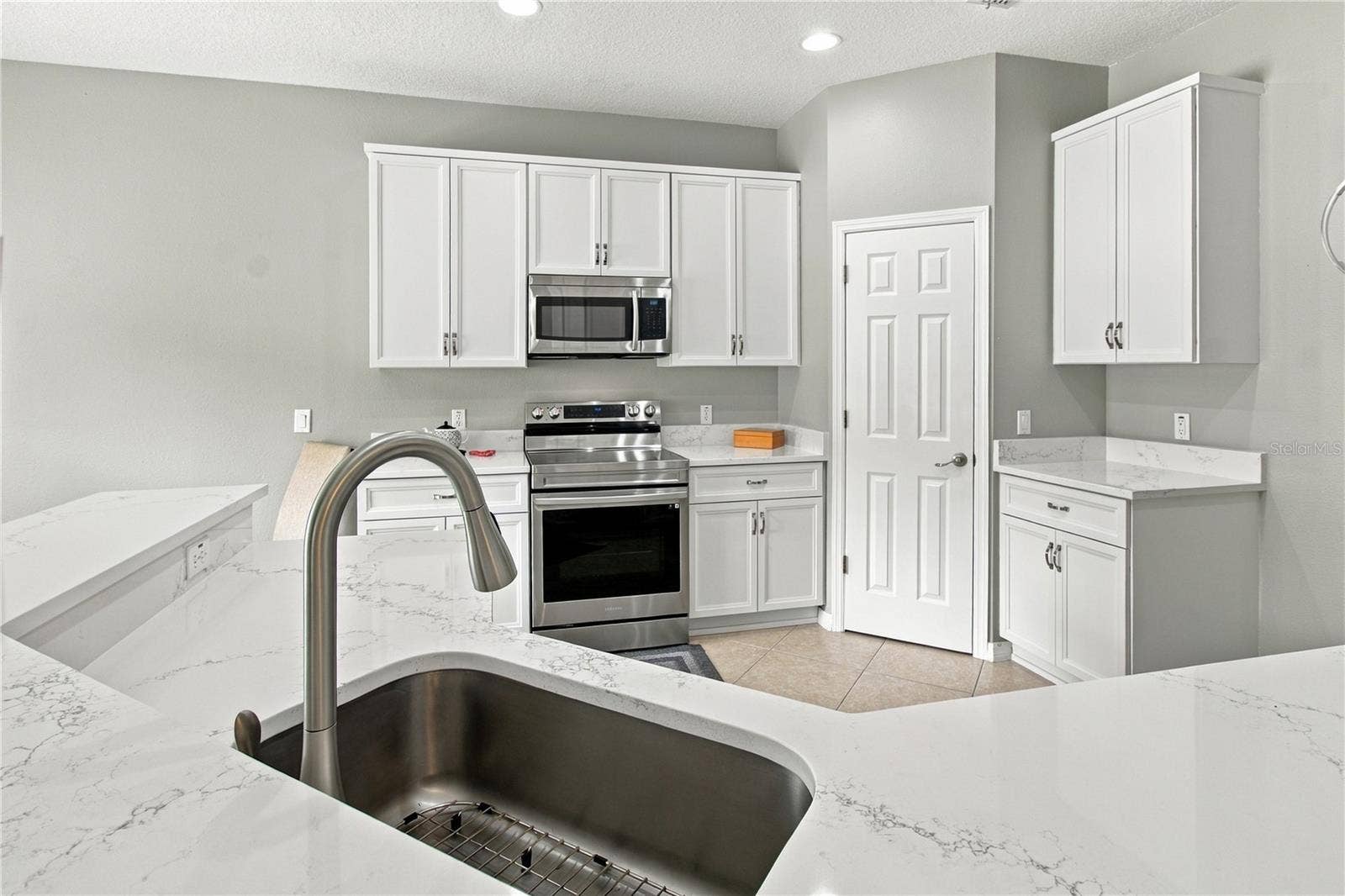 STAINLESS STEEL SINK