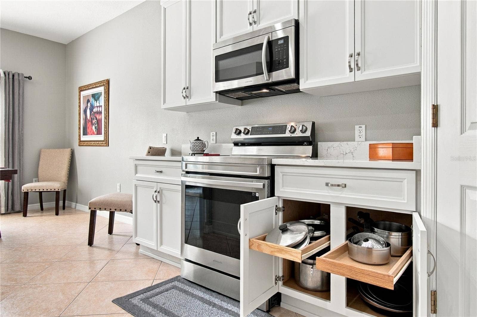 LOWER PULL-OUT SHELVES