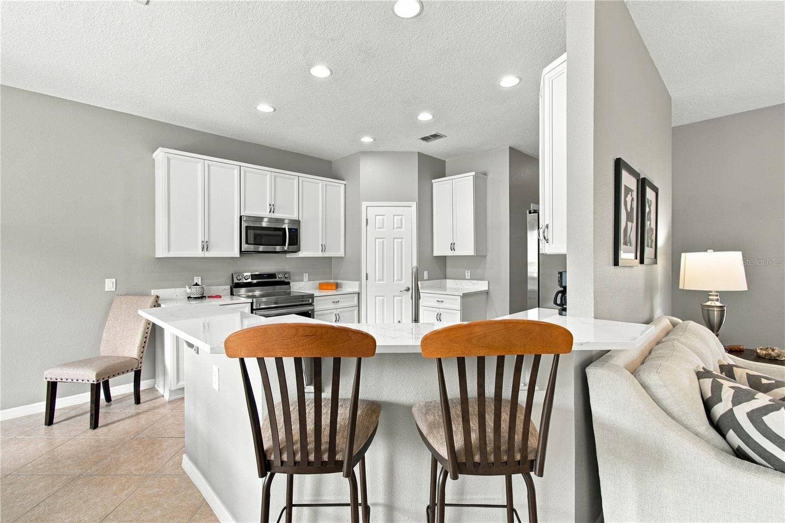 BREAKFAST BAR