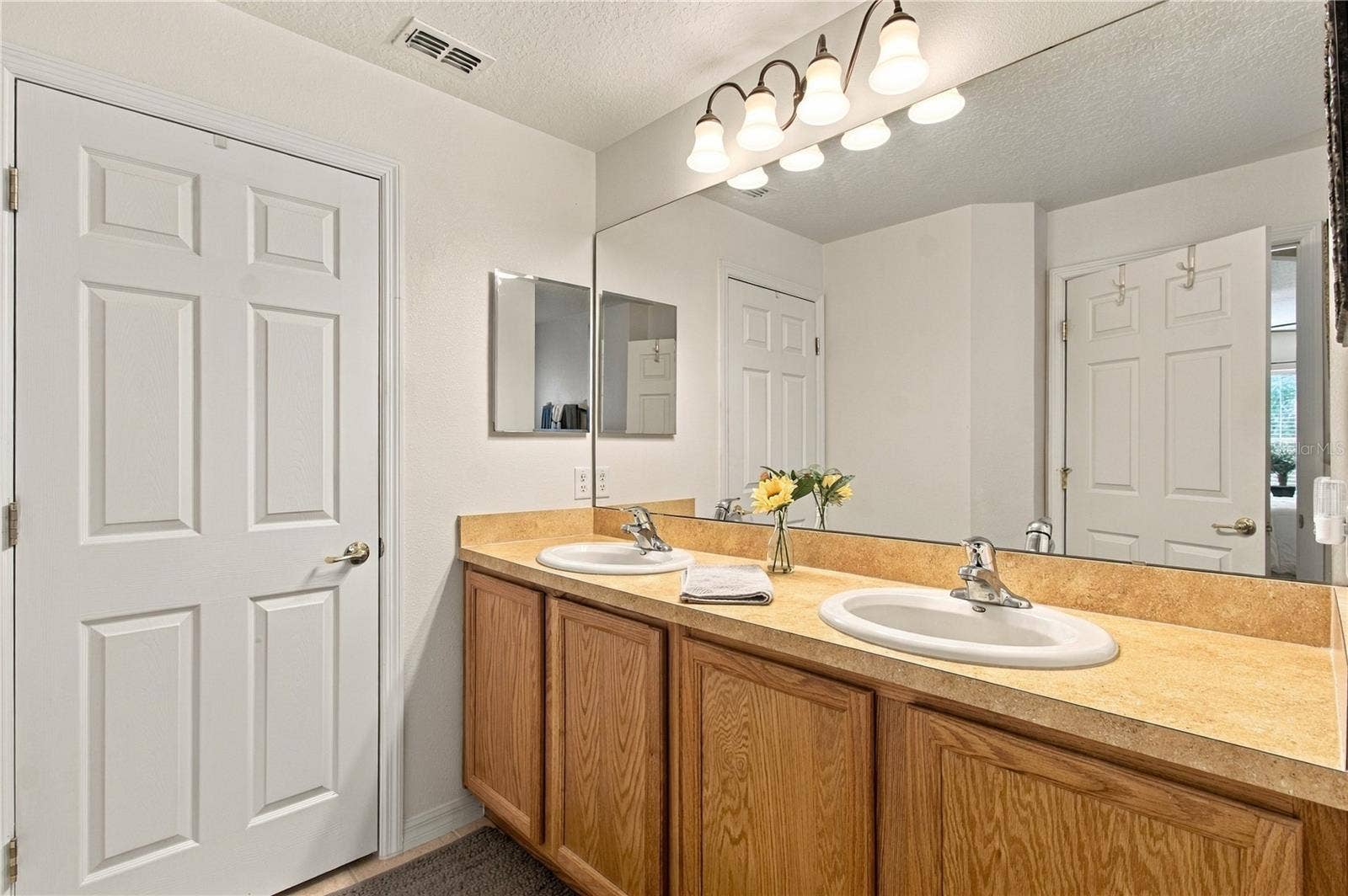 516 GRAND CANAL DR, Poinciana, FL 34759 DUAL SINKS