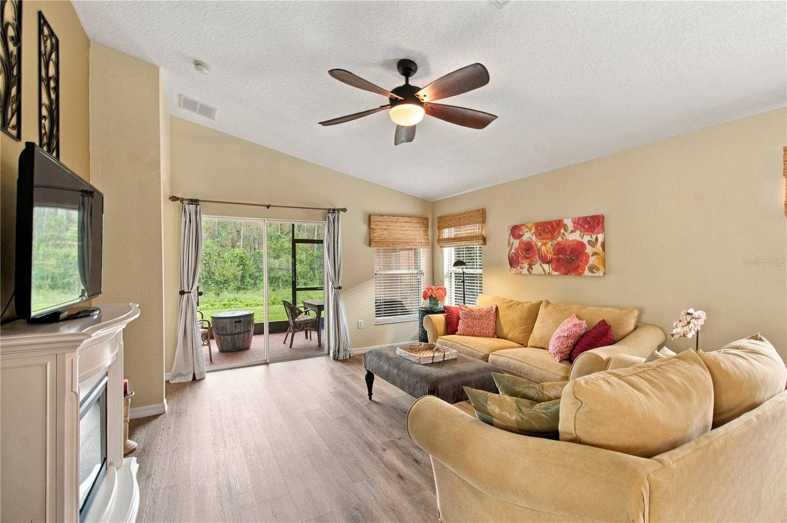 516 GRAND CANAL DR, Poinciana, FL 34759 VAULTED CEILINGS