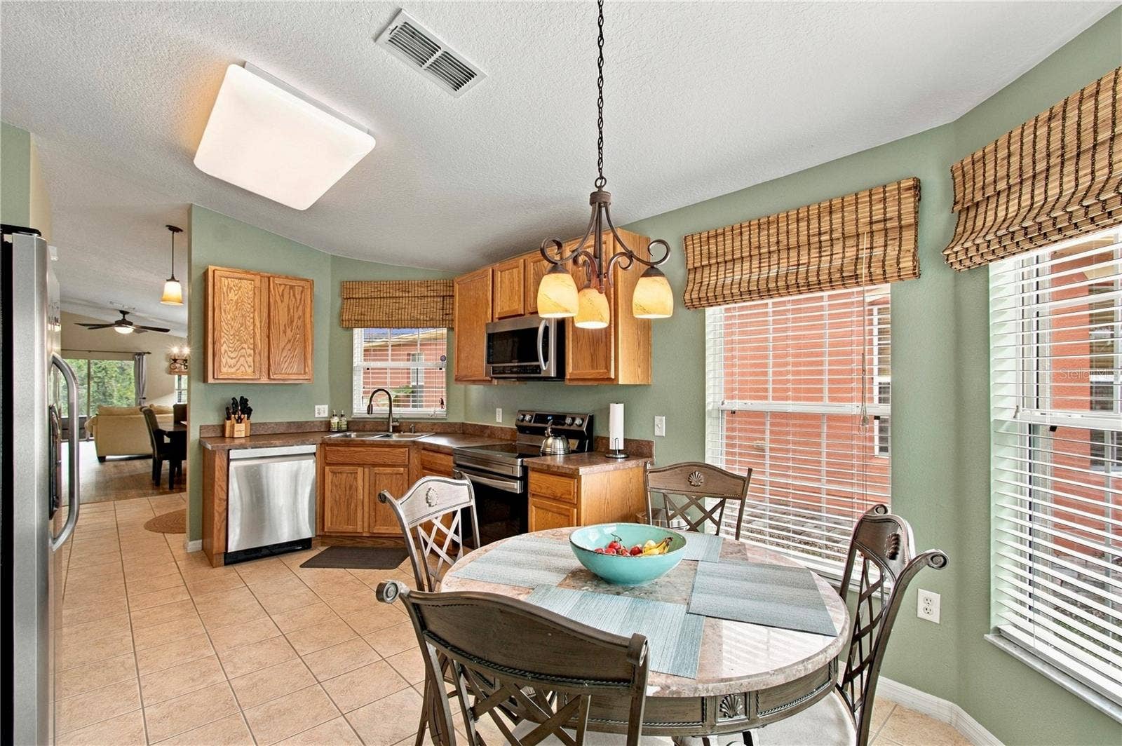 516 GRAND CANAL DR, Poinciana, FL 34759 EAT-IN NOOK