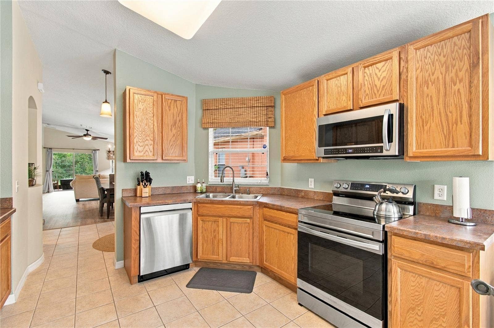 516 GRAND CANAL DR, Poinciana, FL 34759 STAINLESS STEEL APPLINACES
