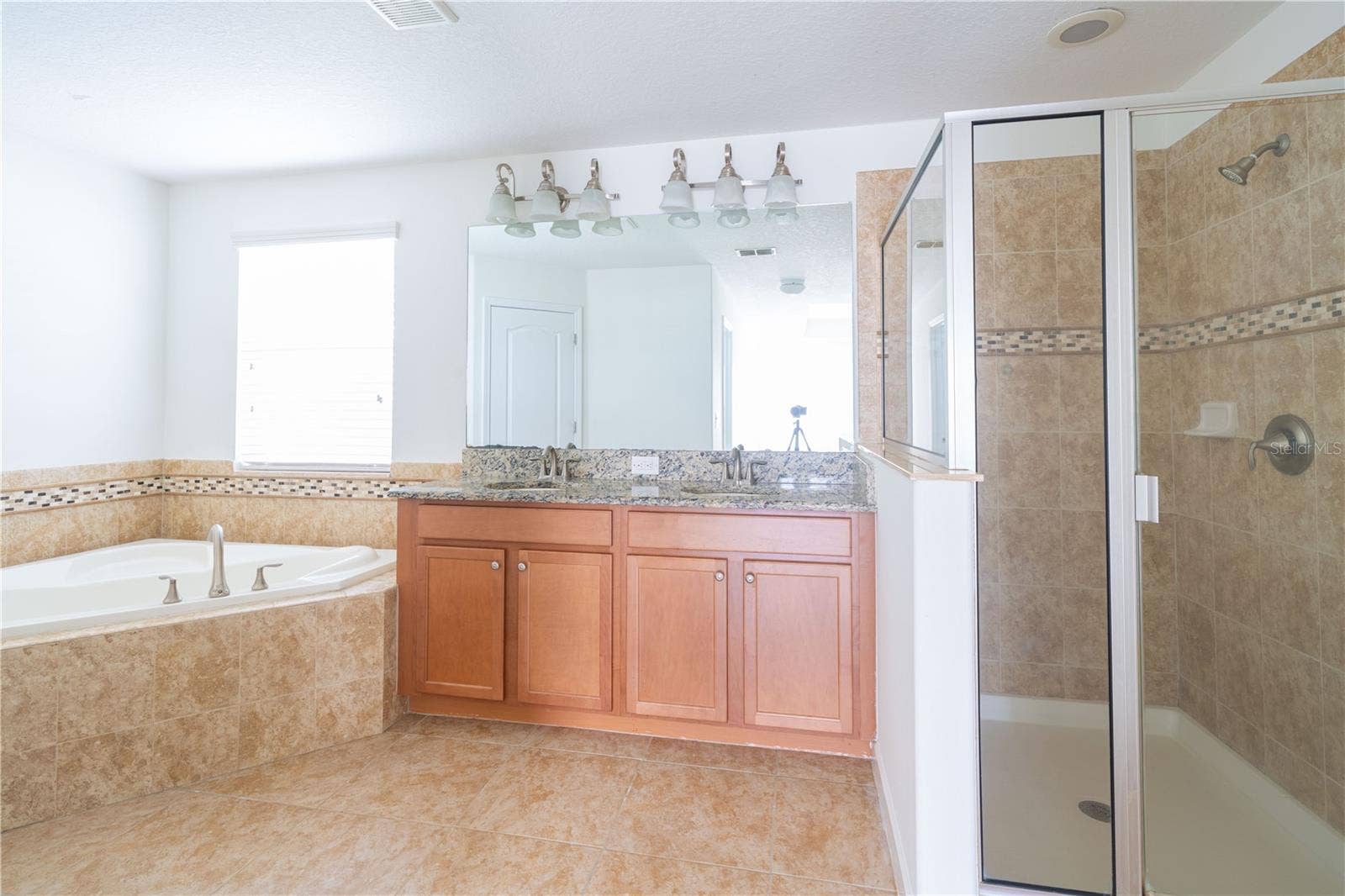 15663 SIGNATURE DRIVE, Winter Garden, FL 34787 15663 SIGNATURE DRIVE, Winter Garden, FL 34787
