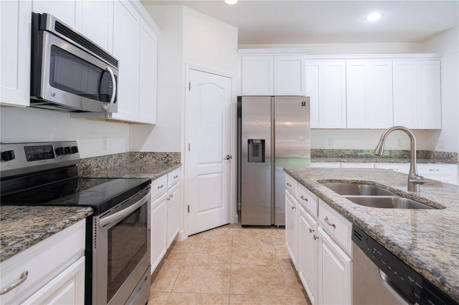 15663 SIGNATURE DRIVE, Winter Garden, FL 34787 15663 SIGNATURE DRIVE, Winter Garden, FL 34787