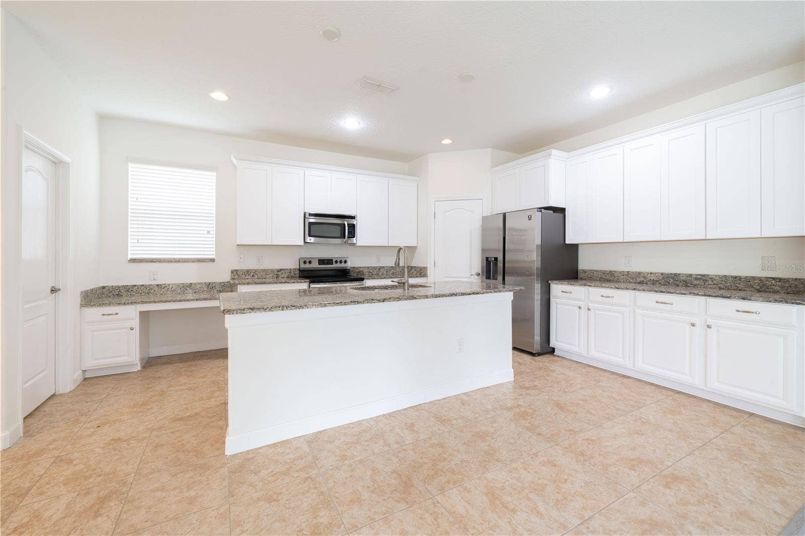 15663 SIGNATURE DRIVE, Winter Garden, FL 34787 15663 SIGNATURE DRIVE, Winter Garden, FL 34787