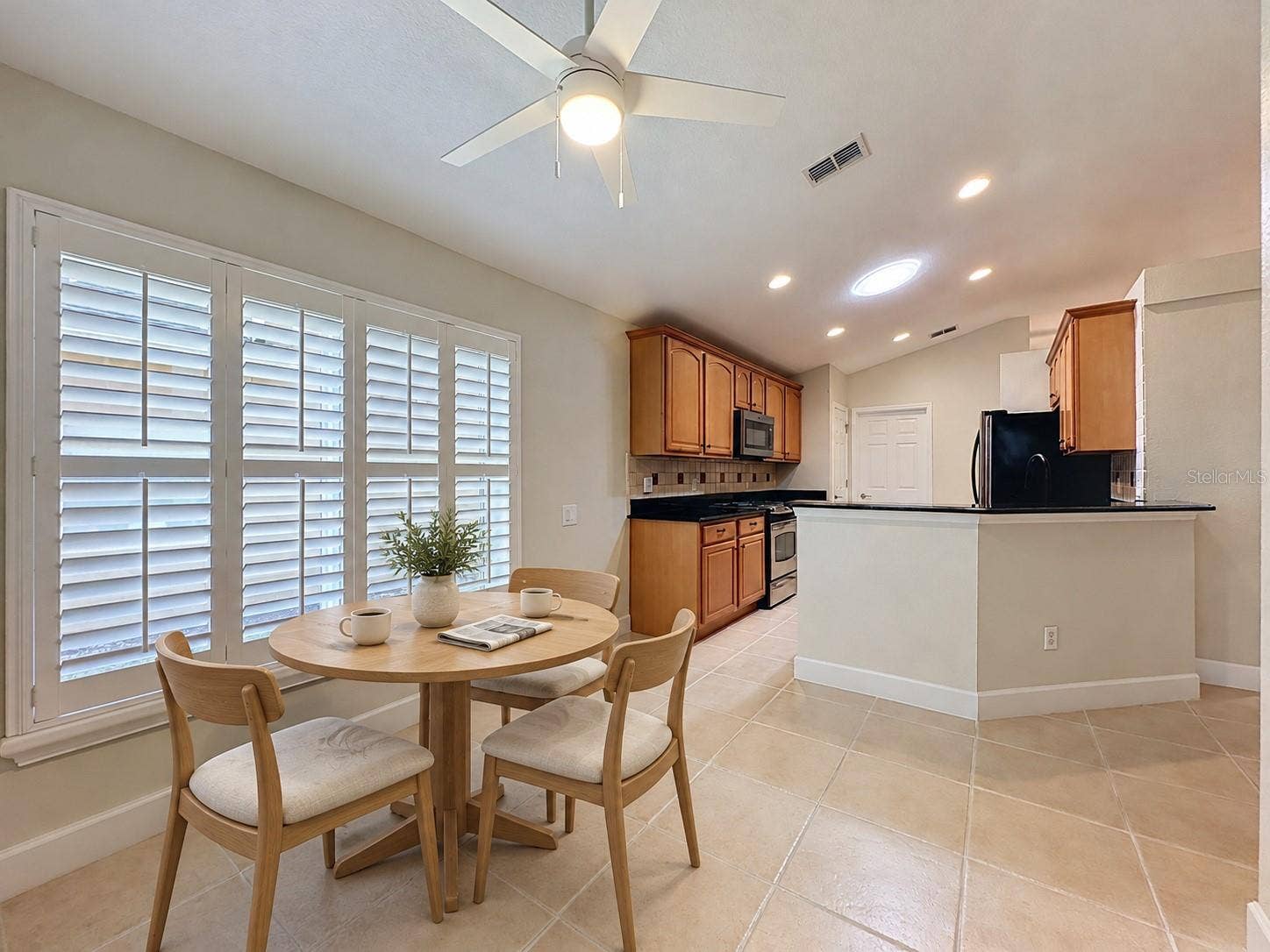 516 PLAYA DR, Davenport, FL 33837 Breakfast Nook staged