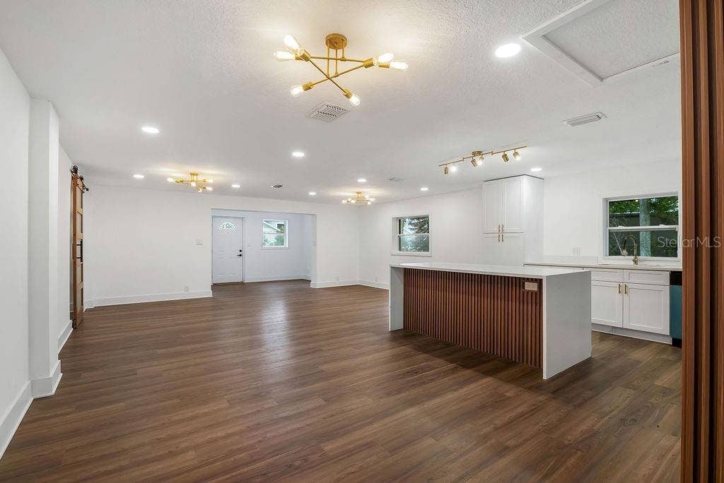 842 DENNIS AVENUE, Orlando, FL 32807