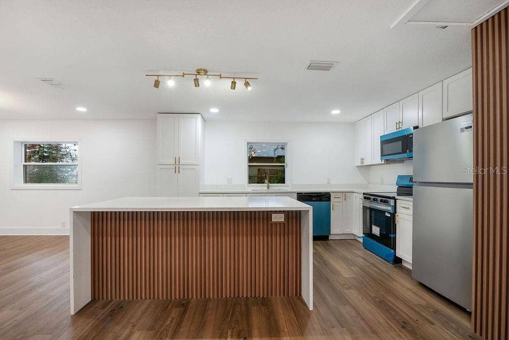 842 DENNIS AVENUE, Orlando, FL 32807
